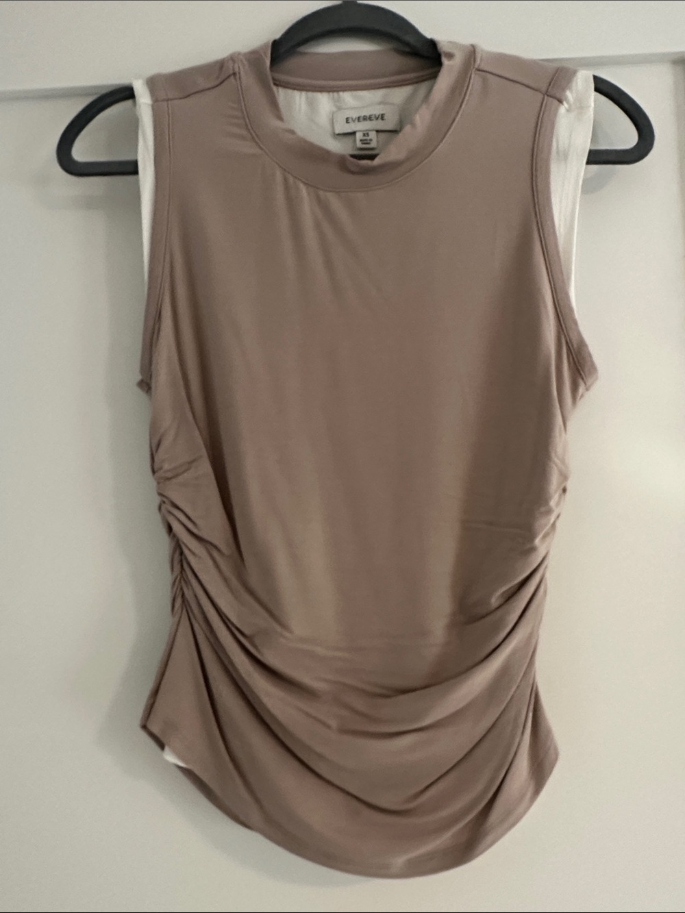Evereve Sleeveless Side-Ruched Tank Top - Taupe